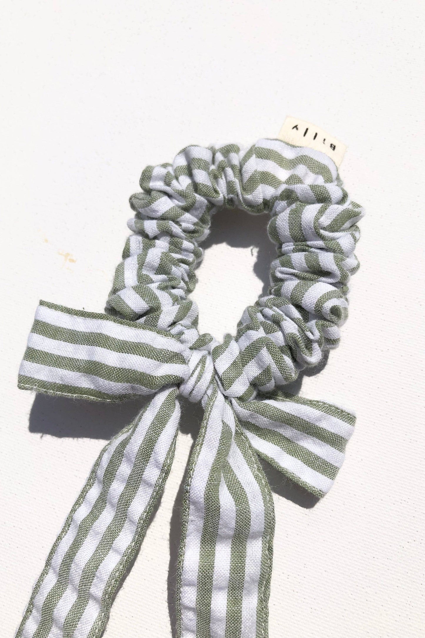 STRIPE BOW SCRUNCHIES: Mushroom
