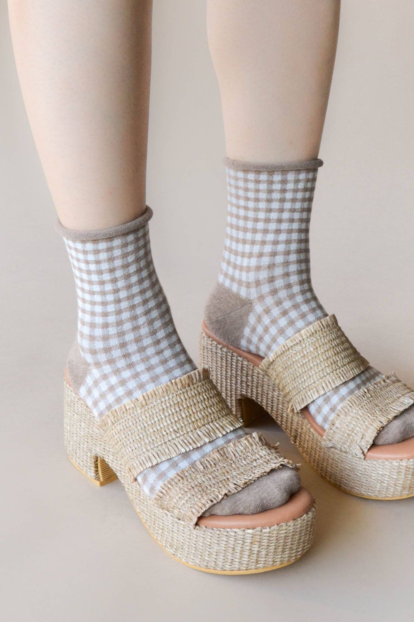 Picnic Mid Crew Socks: Oatmeal Brown