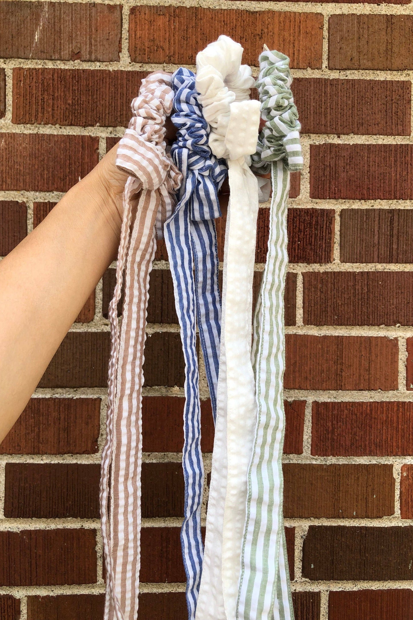 STRIPE BOW SCRUNCHIES: Mushroom