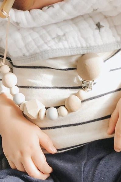 Handmade Natural Wood & Bpa Free Silicone Pacifier Clip