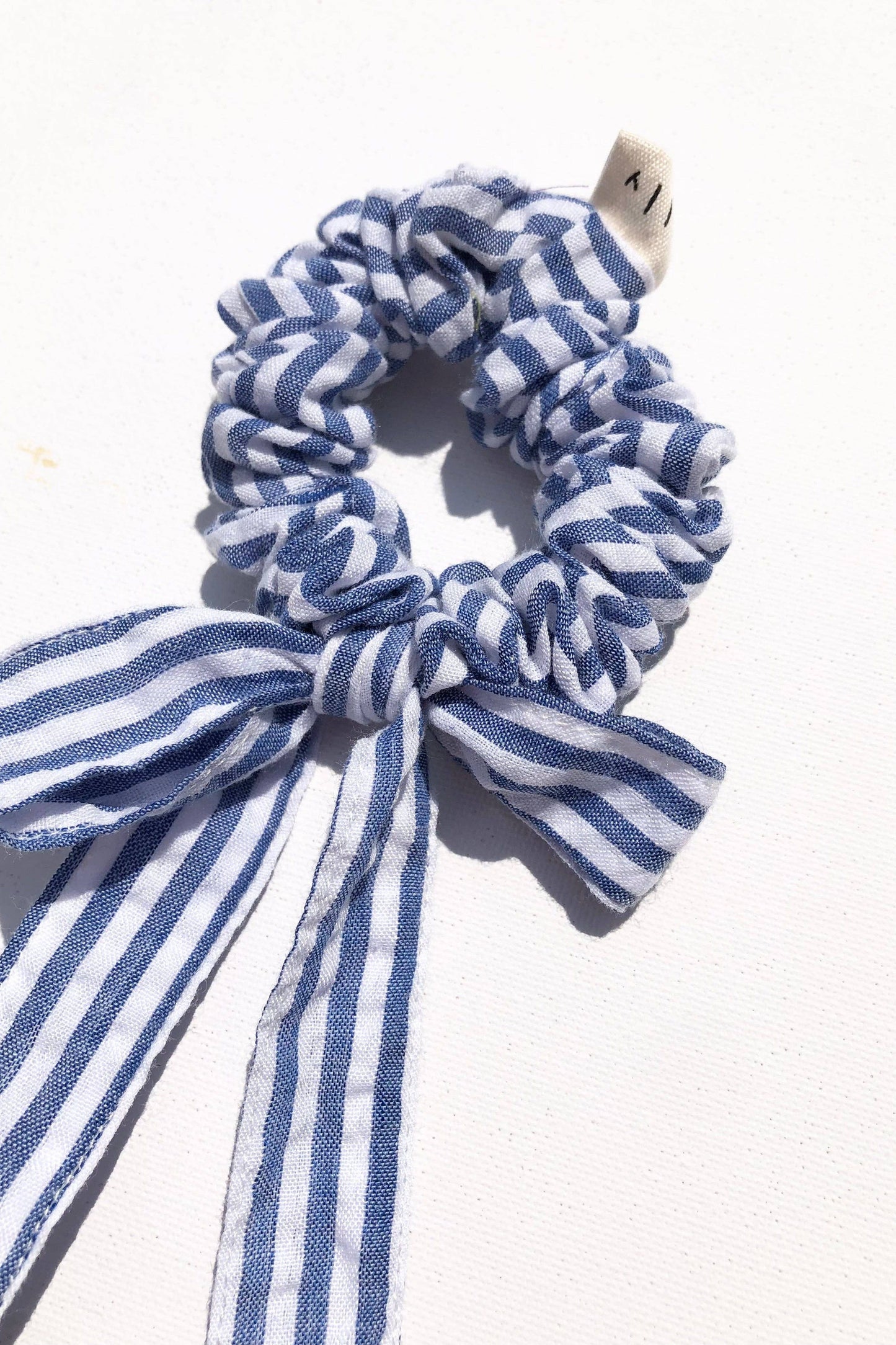 STRIPE BOW SCRUNCHIES: Mushroom