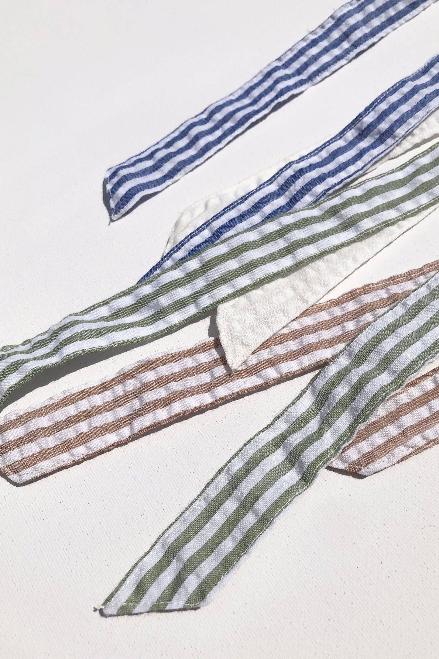 STRIPE BOW SCRUNCHIES: Mushroom