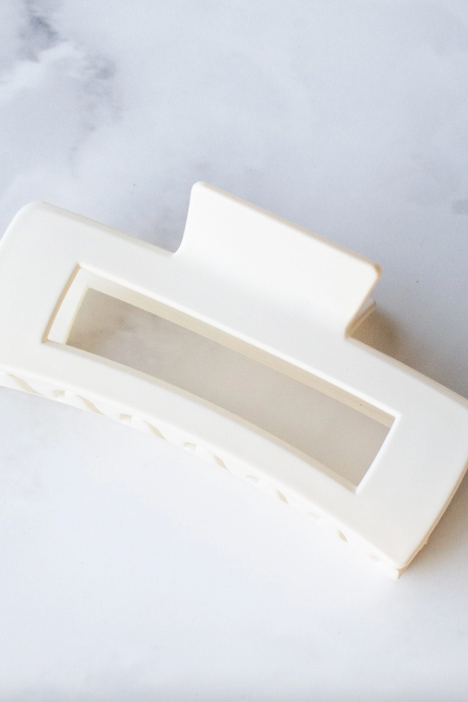 Beyond the Border Hair Cllip-Cream