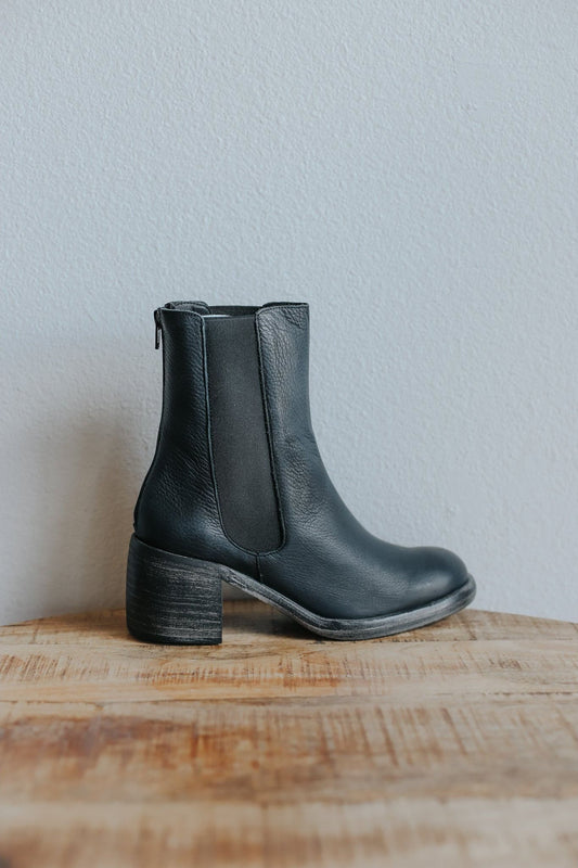 Free People Essential Chelsea Boots - Black