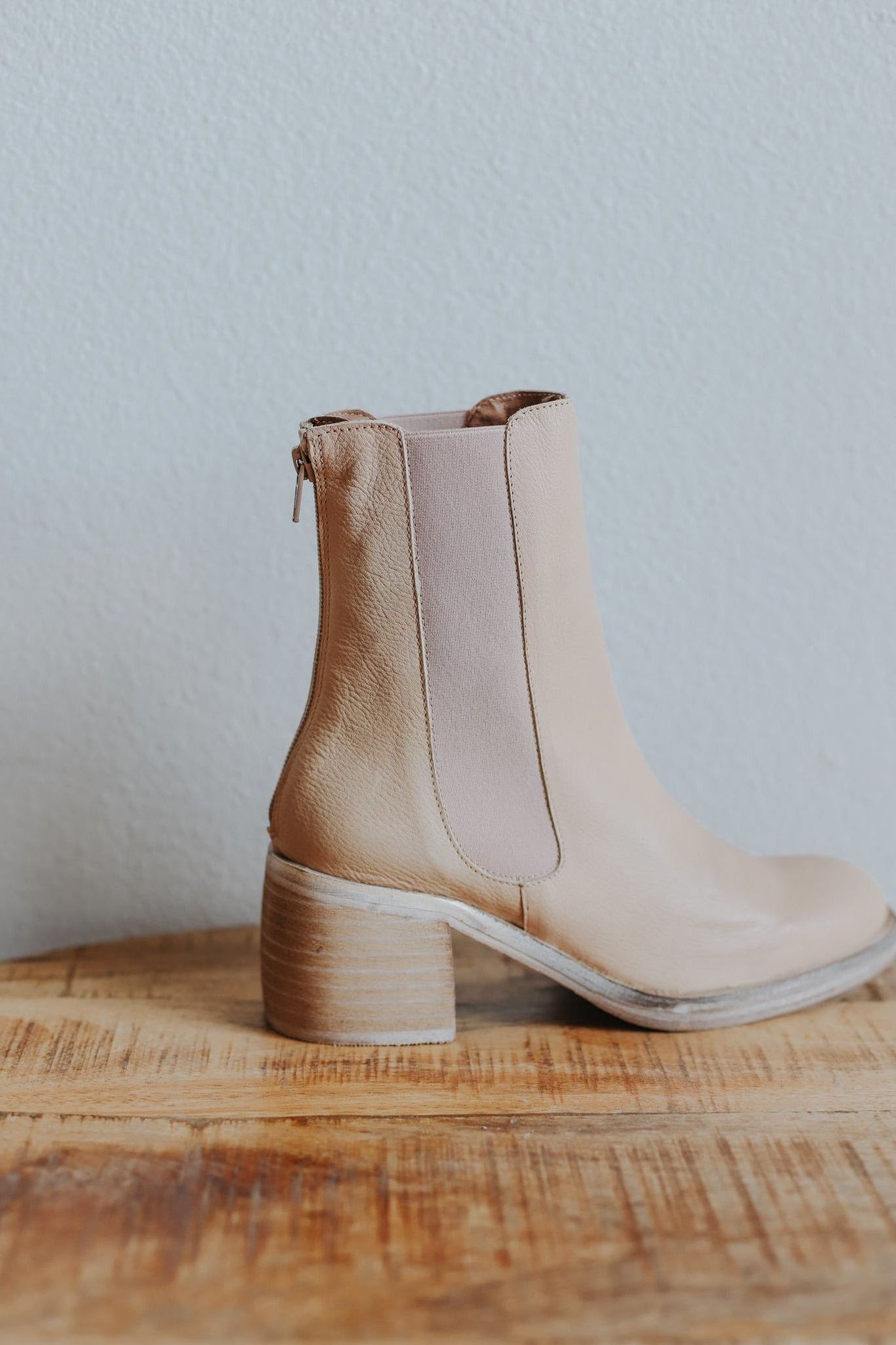 Free People Essential Chelsea Boots Sandy Beige